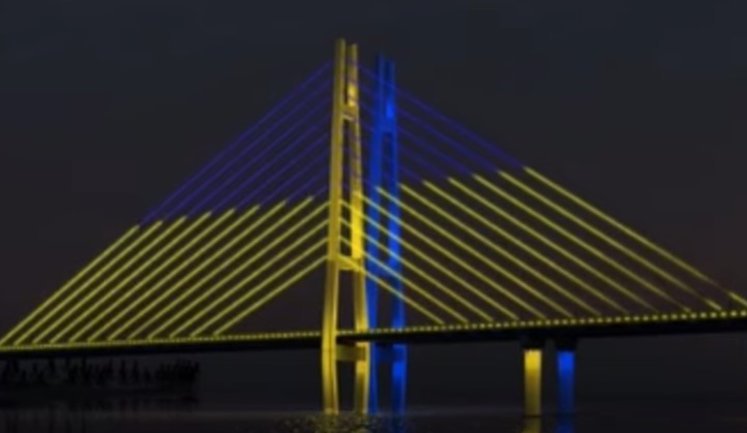 Вантовый мост в Запорожье "раскрасят" LED-подсветкой в цвета украинского флага. ВИДЕО+ФОТО