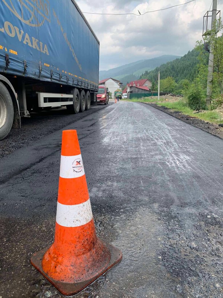 На Закарпатті відновлюють дорогу під Говерлою
