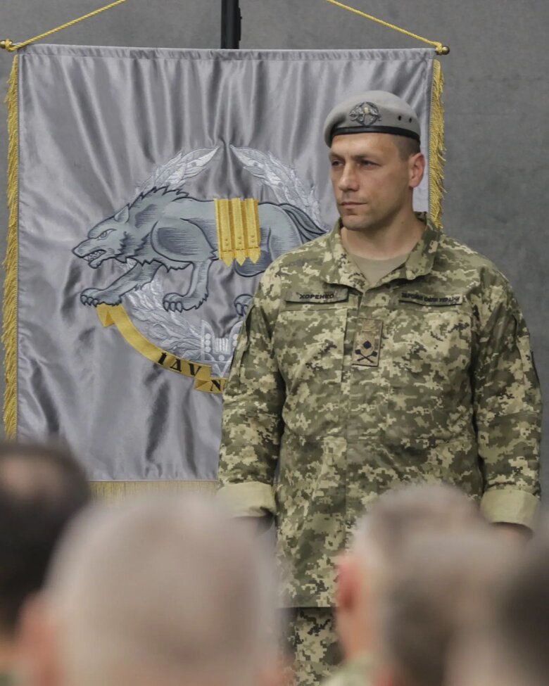 Зеленский представил личному составу нового командующего ССО Хоренко 01
