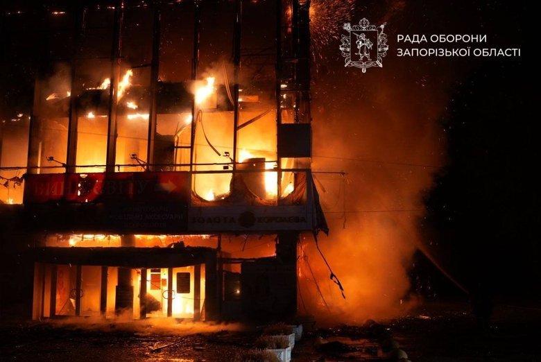 Росія атакувала Запоріжжя: п’ятеро постраждалих, пошкоджено будинки та ТЦ