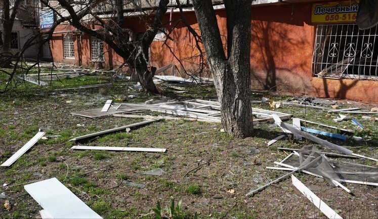 Окупанти скинули авіабомбу на Краматорськ: семеро поранених і троє загиблих, зокрема дитина. ФОТОрепортаж