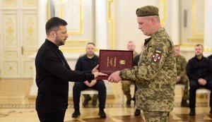 Зеленський вручив ордени "Золота Зірка" Героям України та передав нагороди рідним загиблих Героїв. ФОТОрепортаж