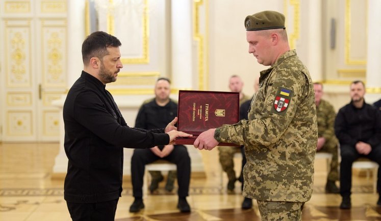 Зеленський вручив ордени "Золота Зірка" Героям України та передав нагороди рідним загиблих Героїв. ФОТОрепортаж