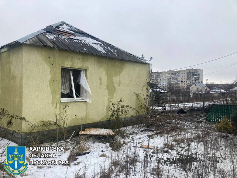 Во время обстрела оккупантами Купянска-Узлового повреждены больница, дома и хозяйственные постройки 06