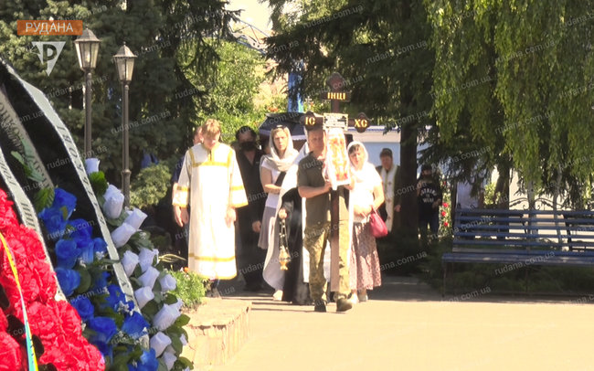 С погибшим на Донбассе воином 58-й ОМПБр Андреем Гонаром простились в Кривом Роге 04
