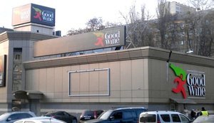 Під час атаки на Київ російська ракета влучила у склад GoodWine