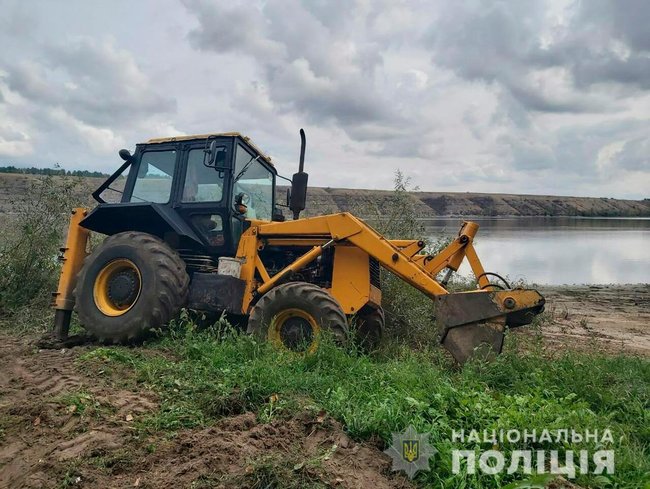 Чоловік задавив екскаватором свого напарника в Чернівецькій області 02