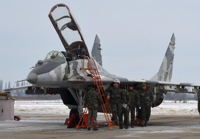 Бригада тактической авиации провела тренировочные полеты в различных метеорологических условиях 06 Бригада тактической авиации провела тренировочные полеты в различных метеорологических условиях 06