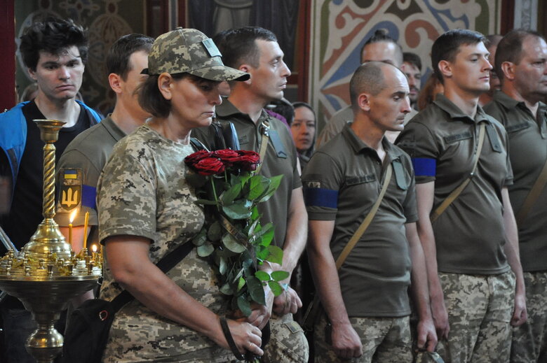 Із загиблим в бою з окупантами воїном Романом Барвінком (Скрипалем) попрощалися в Києві 40