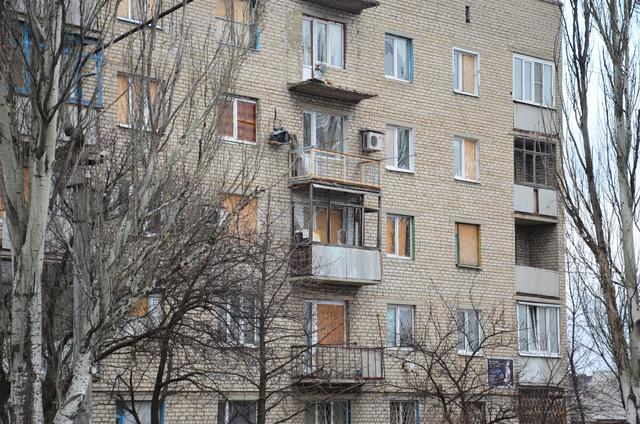 Бойовики обстріляли житлові райони Красногорівки 01