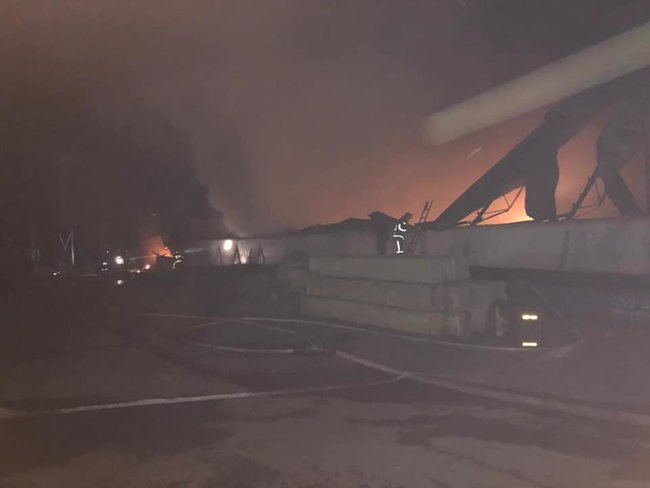 На складе в Ивано-Франковской области сгорели сотни тонн зерна 02 На складе в Ивано-Франковской области сгорели сотни тонн зерна 02