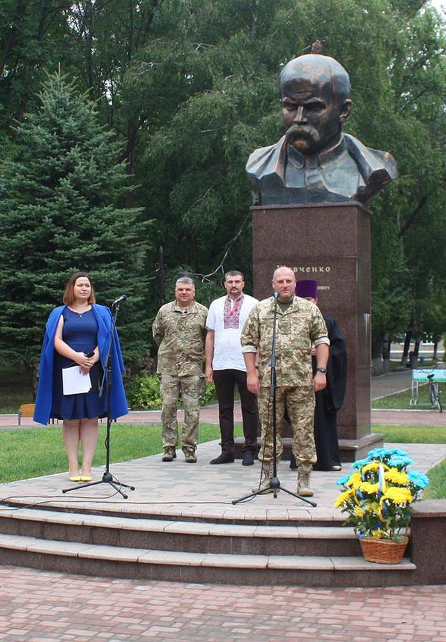 Третю річницю визволення Авдіївки відзначили в центрі міста 03 Третю річницю визволення Авдіївки відзначили в центрі міста 03