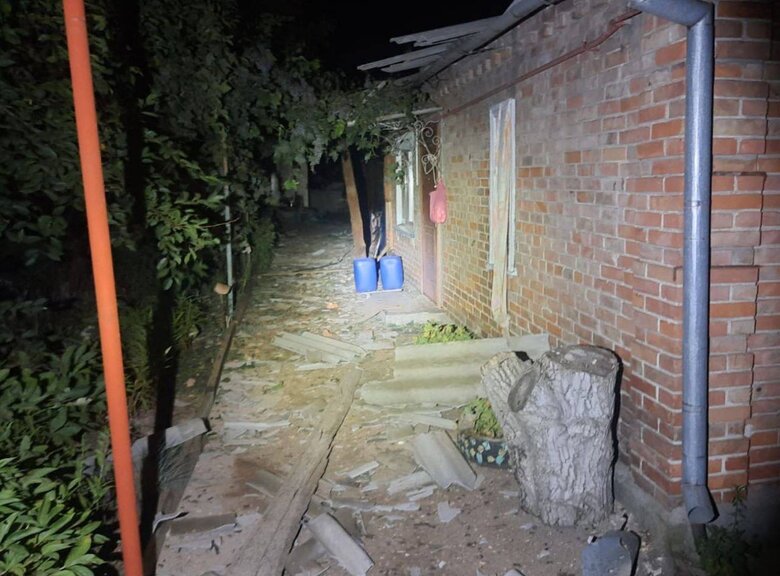 Occupiers shelled Nikopol district of Dnipropetrovsk region three times with heavy artillery, 18-year-old boy was killed 03