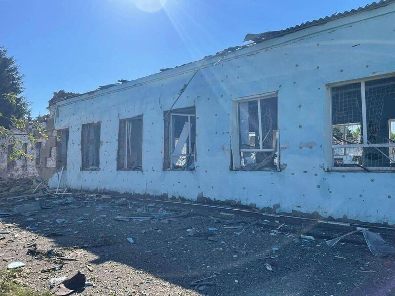 Последствия удара по Эсманьской громаде Сумщины: Разбитая школа и сельхозпредприятие 04