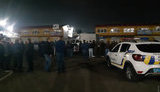 Попытка самосожжения и блокада спецназа: на "7-м километре" под Одессой произошли столкновения между турками и сотрудниками СБУ. ВИДЕО+ФОТО