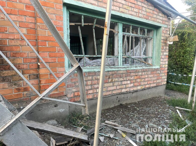 Наслідки обстрілів Дніпропетровщини рашистами. Пошкоджені будинки, газопровід, кладовище, - Нацполіція 01