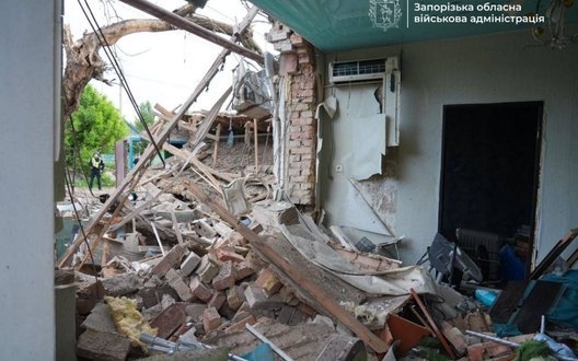 Росіяни атакували промислову інфраструктуру в Запоріжжі: відомо про трьох постраждалих. ФОТОрепортаж
