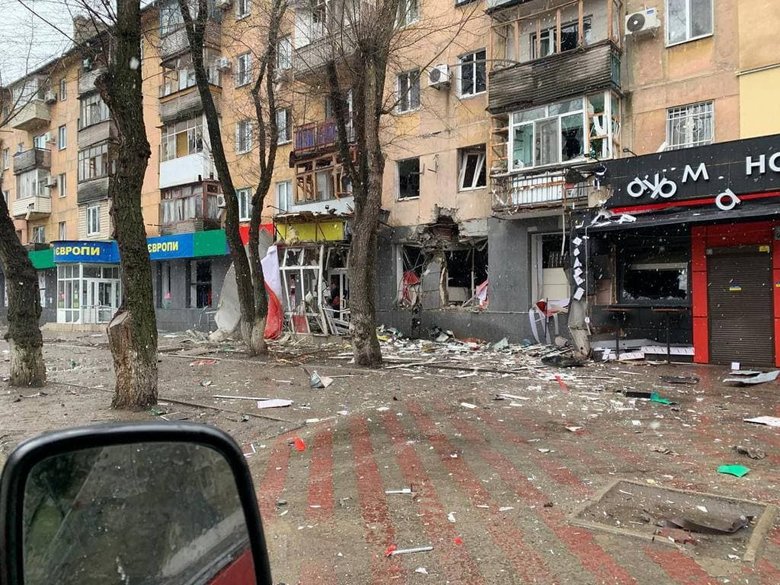 Наслідки нічних обстрілів військами РФ Маріуполя 03