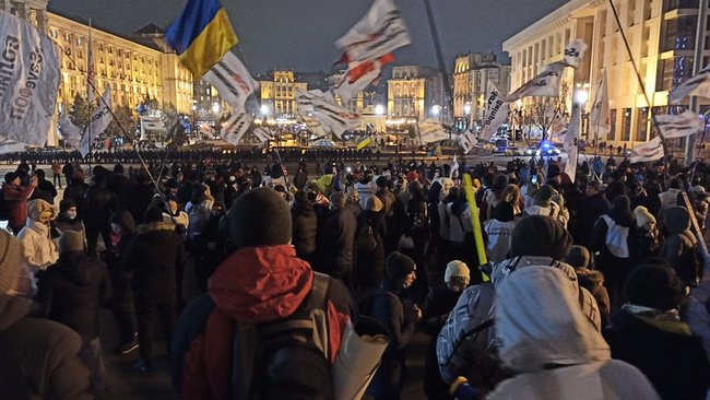 Правоохоронці демонтували більшість наметів ФОПів-протестувальників на Майдані Незалежності (оновлено) 15