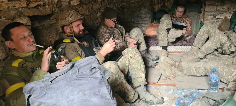 Олександр Гостіщев серед побратимів