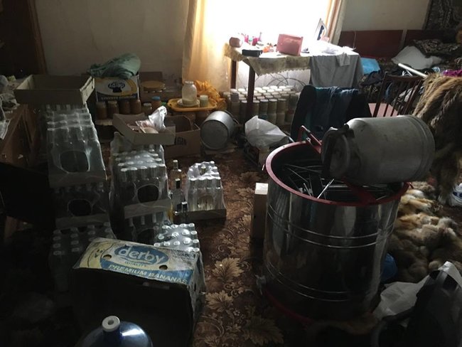 На Львівщині ліквідовано підпільне виробництво алкогольного фальсифікату та мережу його реалізації 01