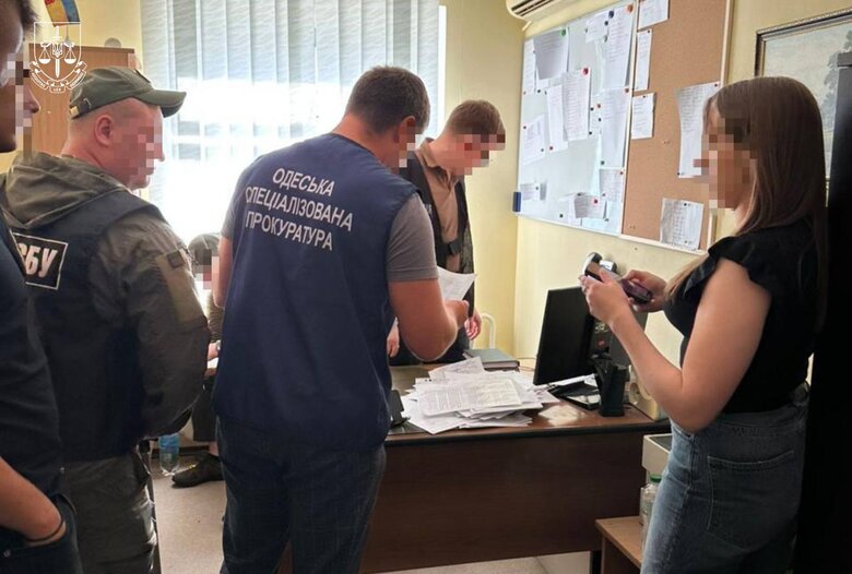 Організовували фіктивну службу мертвих душ і отримували виплати