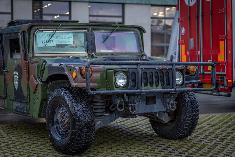 Люксембург передает Украине внедорожники HMMWV 02