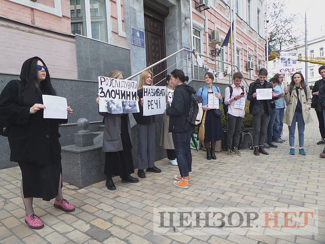 Хто наступний? і Today we are all Gypsies: активісти пікетували главк поліції Києва з вимогою розслідувати розгром табору ромів у столиці 12