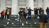 У Полтавській міськраді сталися сутички між активістами і чиновниками. ВІДЕО+ФОТОрепортаж