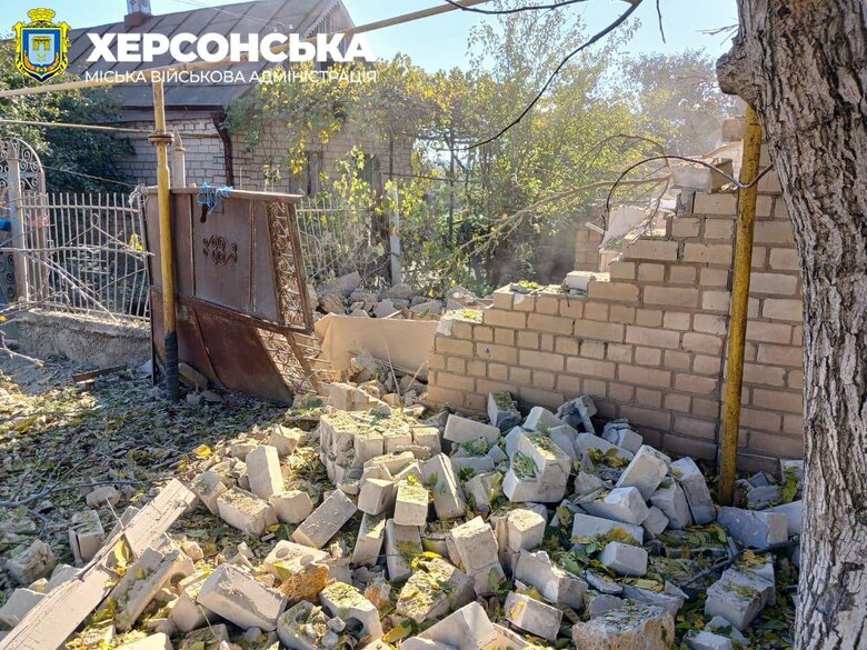РФ масовано обстріляла Зеленівку на Херсонщині: пошкоджено понад 10 будинків