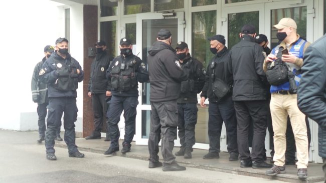 Акция протеста под МВД: АвакOFF, відкрий докази! 11