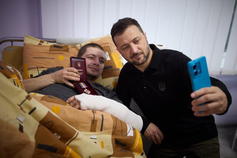 Зеленський відвідав порених у госпіталі в Сумах