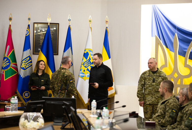 53 военнослужащих Нацгвардии и Госпогранслужбы получили государственные награды 02