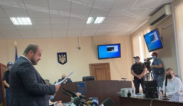 Суд по продлению меры пресечения Медведчуку: адвокаты нардепа заявили отвод прокурору. ПРЯМАЯ ТРАНСЛЯЦИЯ