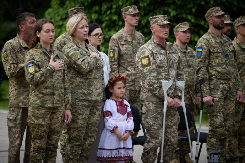 Зеленський вручив нагороди з нагоди Дня піхоти