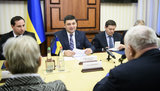 В приоритете - внедрение механизмов контроля и усиления ответственности руководства теробщин, - Гройсман
