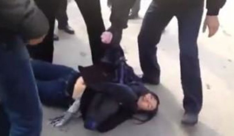 Митинг протеста в защиту кружевных трусиков и против Тамсоюза прошел в Казахстане под девизом "Трусы для елбасы". ВИДЕО