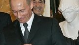 Американский миллиардер обвинил Путина в краже ценного перстня: Президент РФ обещает взамен отправить другое кольцо. ФОТО