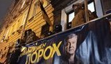Дело Порошенко: судья ушел в совещательную комнату, сторонники Порошенко перекрыли выезд. ВИДЕО+ФОТОрепортаж