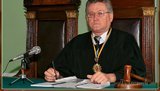 Главу районного суда уличили в коррупции: он помог уйти от ответственности начальнику своей жены
