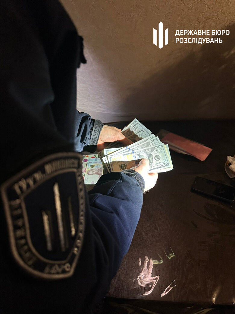 Посадовець в/ч на Одещині примушував солдатів віддавати частину бойових. Забрав так 600 тис. грн 02