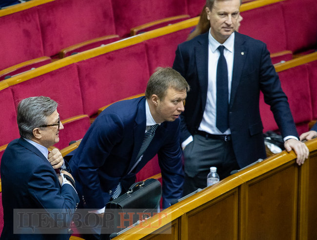 Шепчущий Тимошенко Власенко, услуга Арахамии Геращенко и веселящая газета для Голоса, - день работы ВР 4 декабря 18