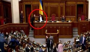 "Ну, бл#дь, п#здец! Мне звонят и говорят, что за х#йня!", - "слуга народу" Любота пояснює віцеспікеру Корнієнку, що його голос за санкції проти депутатів Держдуми РФ не зарахований. ВIДЕО