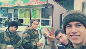 "Мені реально страшно. У нас у Маріуполі спокійно живе бойовик "ДНРівців" Джумаєв, який убивав наших хлопців", - волонтерка Одноріг. ФОТОрепортаж