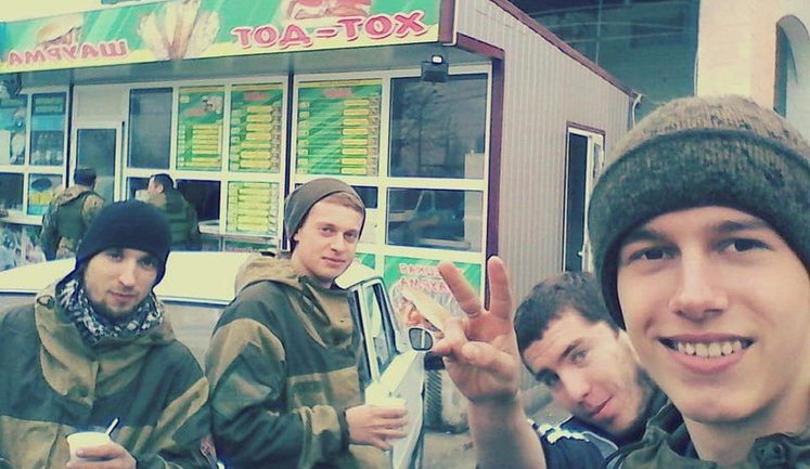 "Мені реально страшно. У нас у Маріуполі спокійно живе бойовик "ДНРівців" Джумаєв, який убивав наших хлопців", - волонтерка Одноріг. ФОТОрепортаж