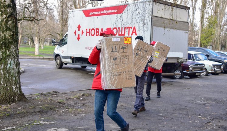 Наслідки обстрілів на Одещині: "Нова пошта" та "Укрпошта" попередили про затримки доставки посилок