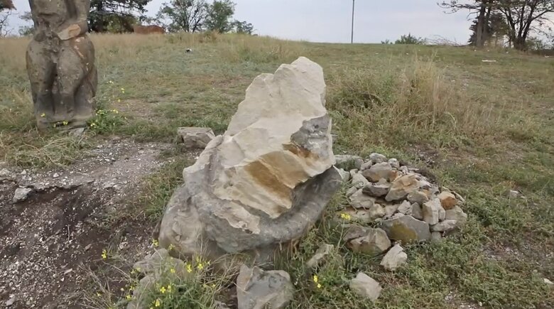 Russians destroyed stone Polovtsian women near Izium 03