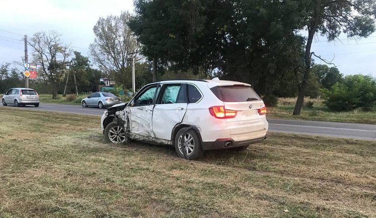 П'яний депутат міськради Бердянська на BMW Х5 збив людину і намагався втекти, потерпілий у комі. ВIДЕО