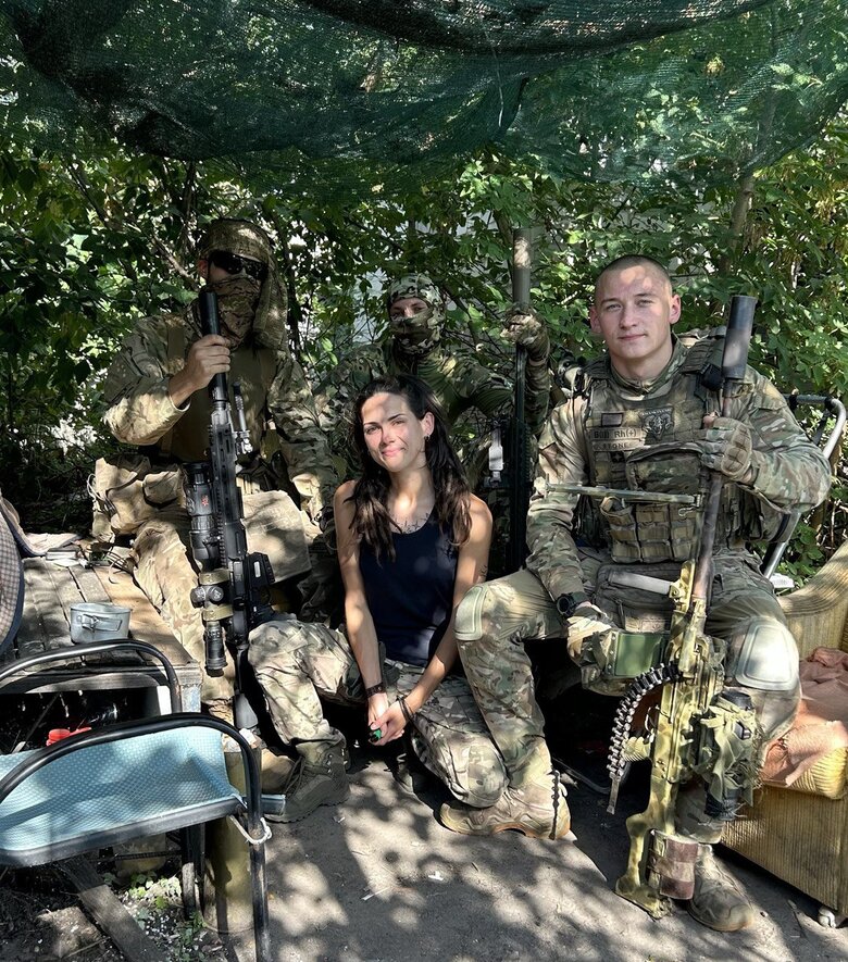 Командир снайперів Влад, позивний Санта: Проміж крапель ходжу поки. Бронік надирявили мені, таке було… 09