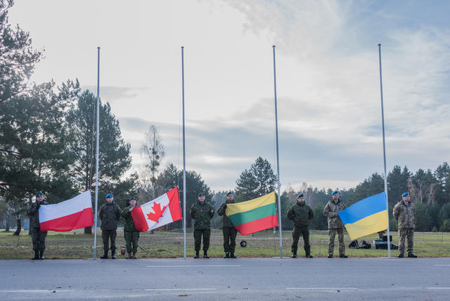 Украинские военнослужащие принимают участие в международных учениях Кленовая арка-2017 в Польше 01 Украинские военнослужащие принимают участие в международных учениях Кленовая арка-2017 в Польше 01